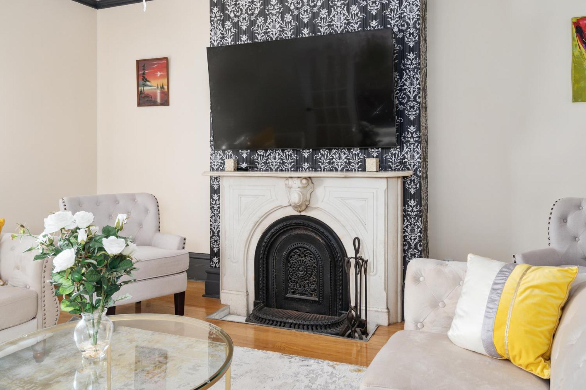 Centennial 6-Bedroom Waterfront Palace Sleeps 14 몬트리올 외부 사진