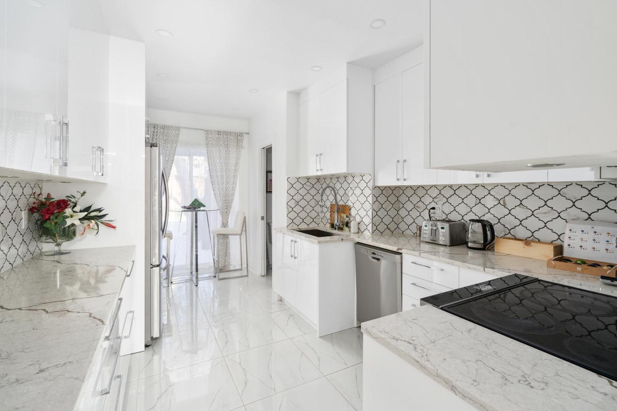 Centennial 6-Bedroom Waterfront Palace Sleeps 14 몬트리올 외부 사진